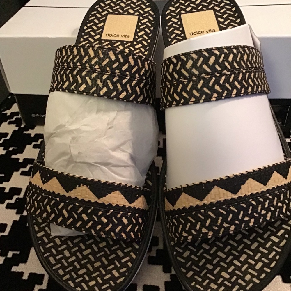 Dolce Vita brand new in box beautiful sandals